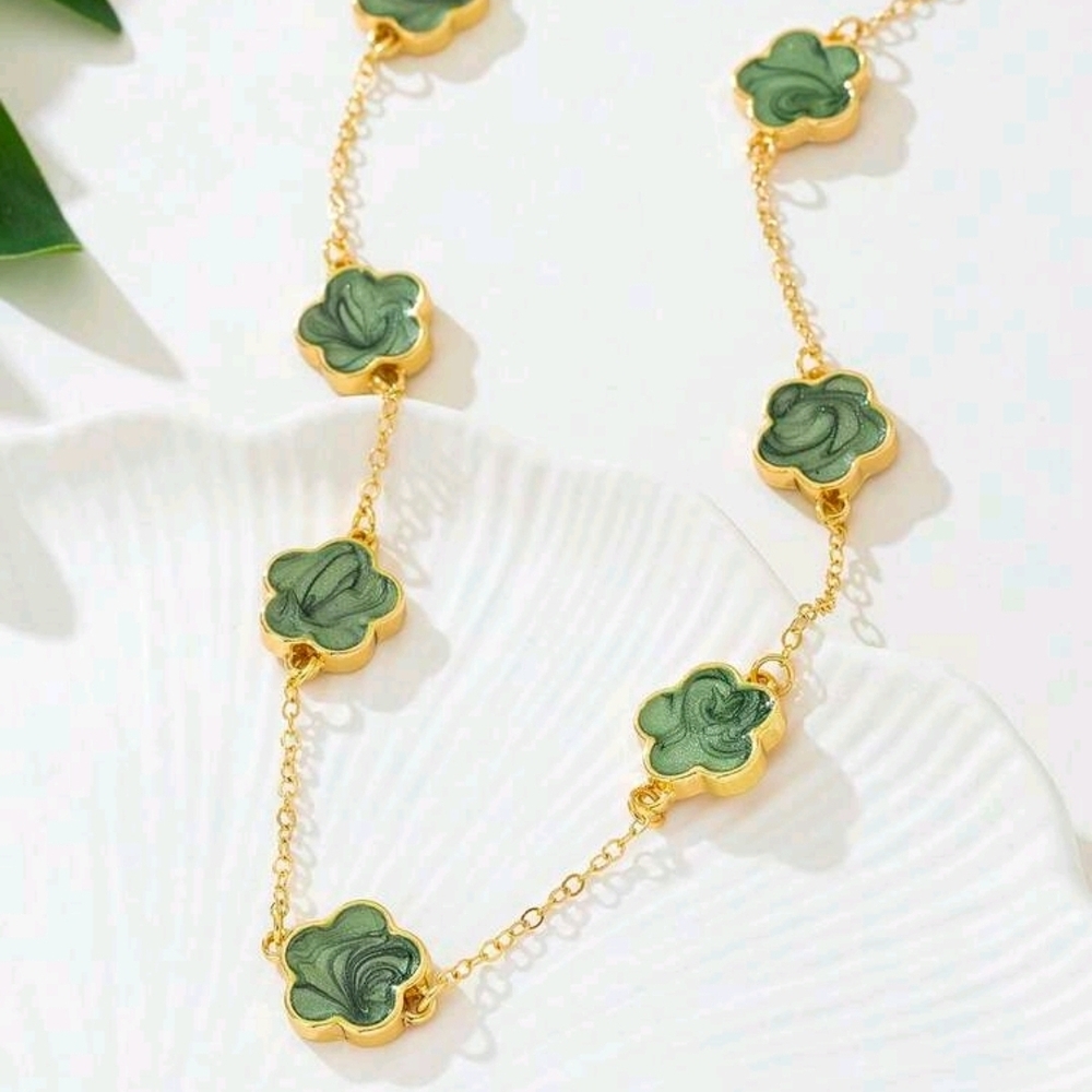 Elegant Gold and Green Floral Necklace